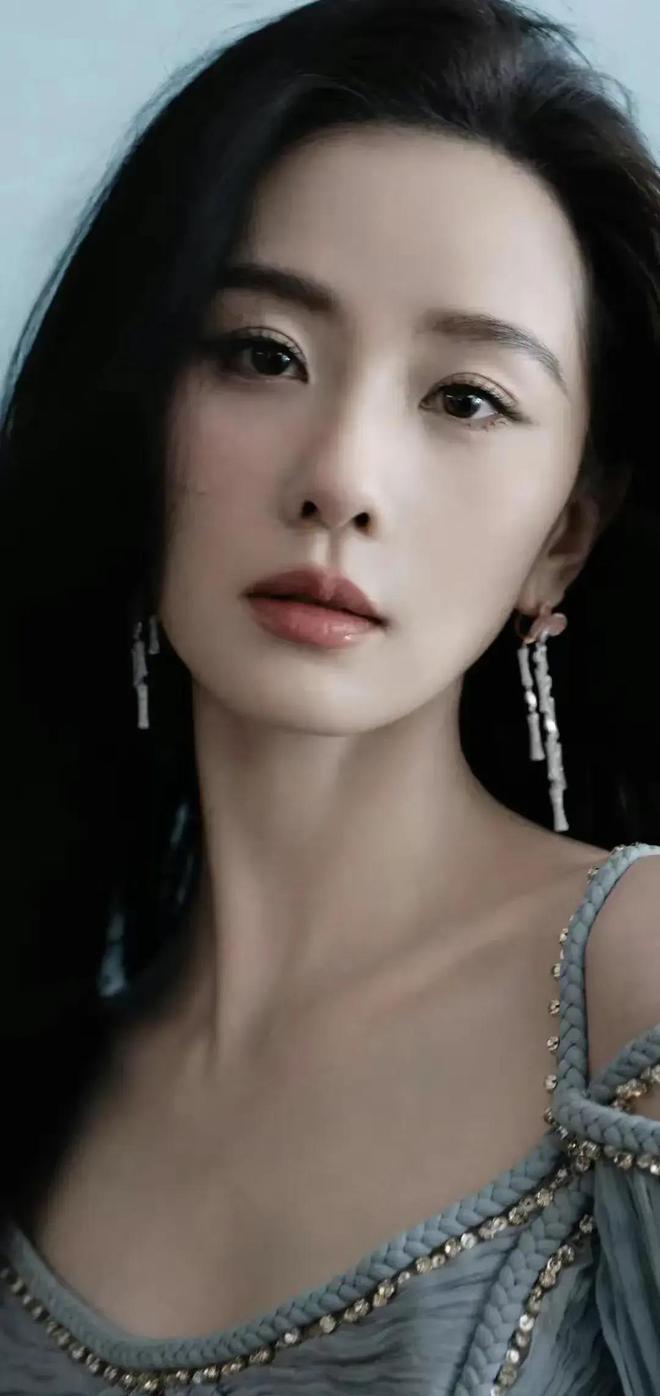 全章节猎美后，每天签到一个大礼包