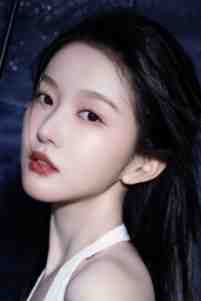 穿成炮灰女主后，引诱了疯批暴君章节