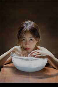 小白花真千金回归，我作为头脑简单的假千金躺平被宠无删减