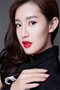 绑定绿茶上位系统后，我攻略了京圈太子爷全家的小说