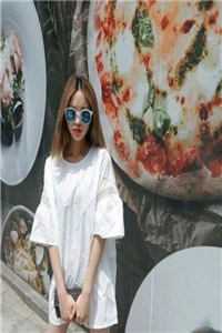 逃出囚笼归来，她将世子踢下神坛短篇