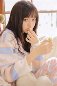 灯花落尽檐外月爆款热文