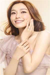 祸水穿成对照组？反派军官宠爆她人气小说