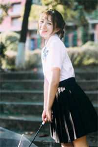 浅酌清愁对月光爆火全网