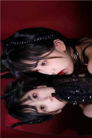 他追西方月，我守东方红笔趣阁