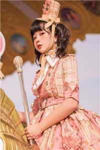 租个赌王女友回家过年后，极品亲戚输掉腚完整作品